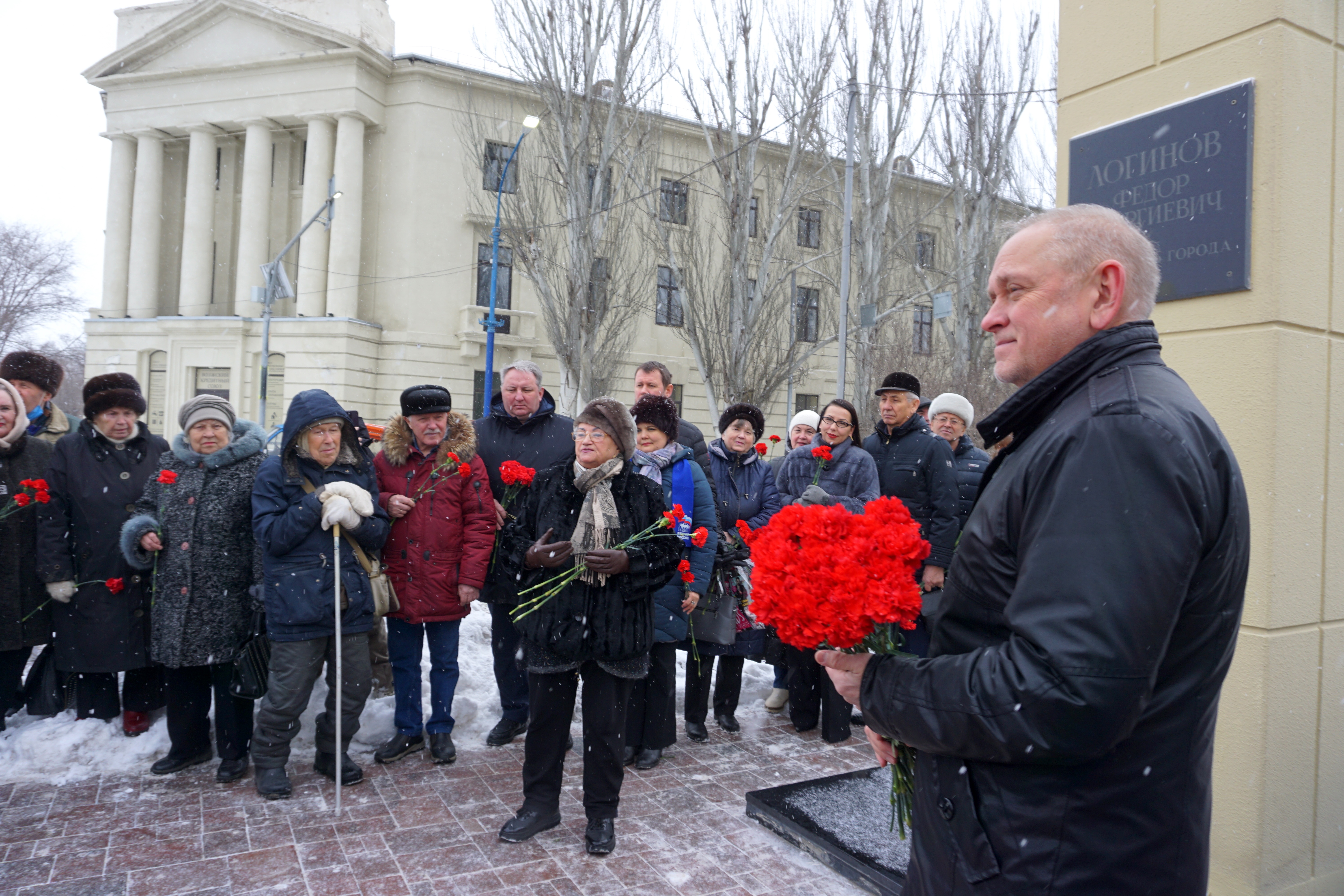 Волжане отметили  124-ю годовщину со дня рождения основателя города – Федора Георгиевича Логинова