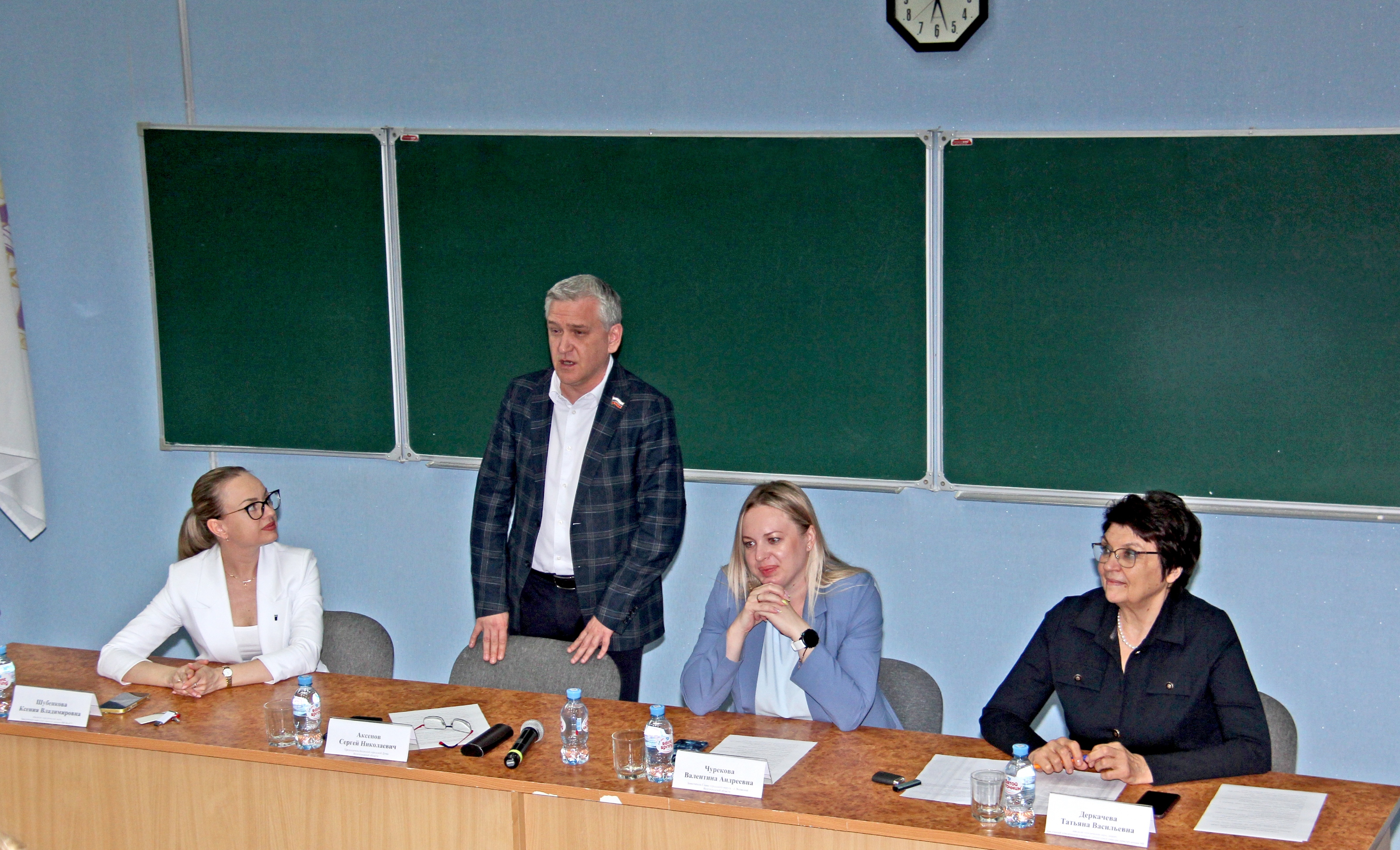 Студенты Волжского обсудили с руководством муниципалитета прошлое и будущее местного самоуправления